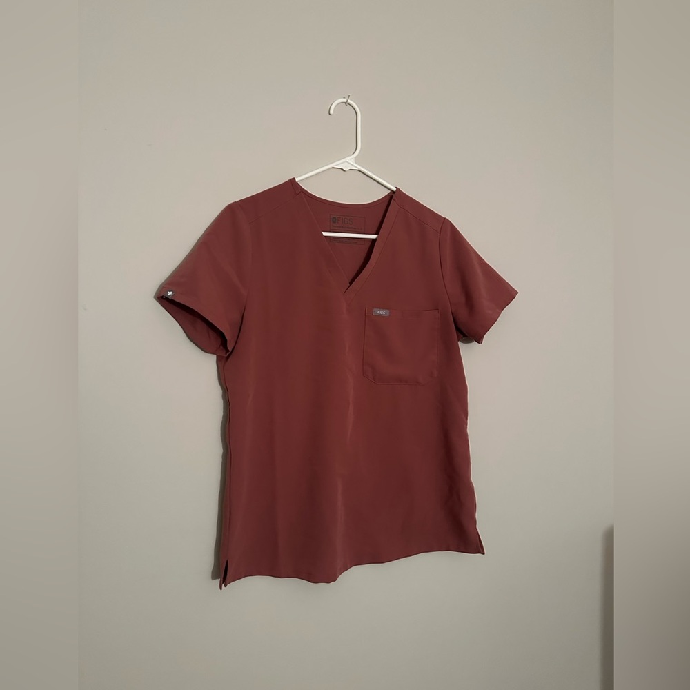 women’s figs scrub top